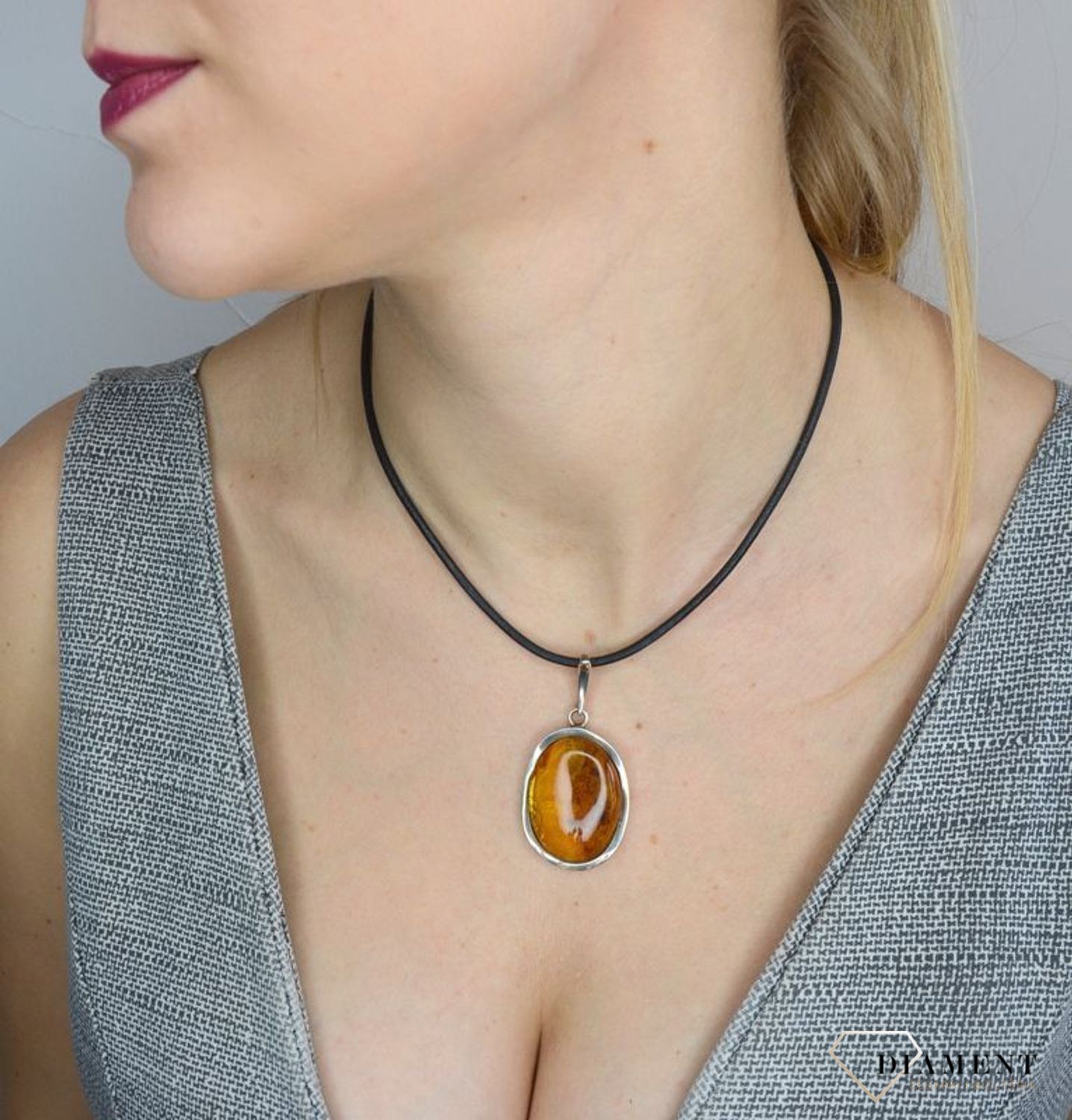 Zawieszka srebrna z bursztynem DIA-ZAW-2491.jpg