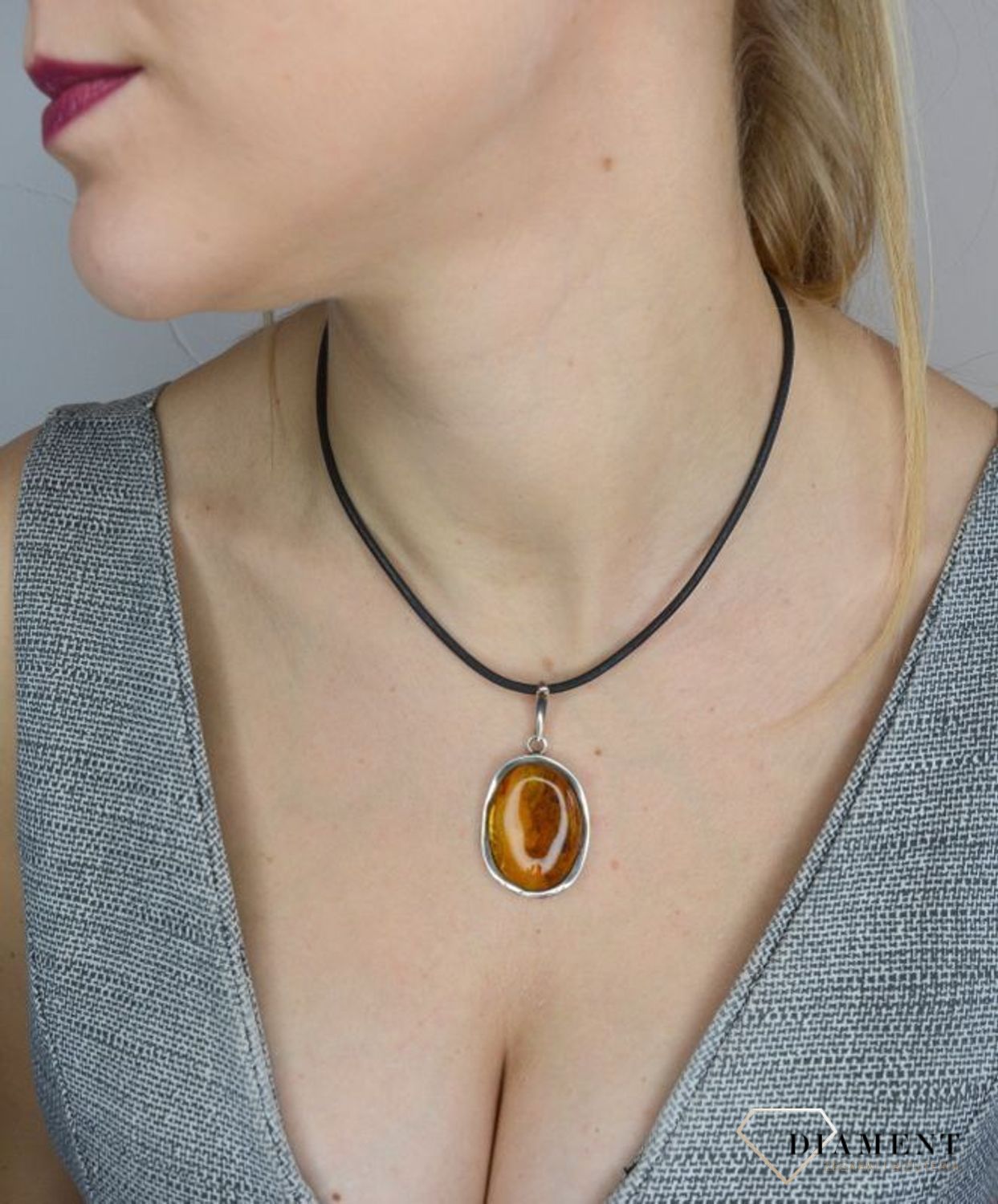 Zawieszka srebrna z bursztynem DIA-ZAW-2491.jpg