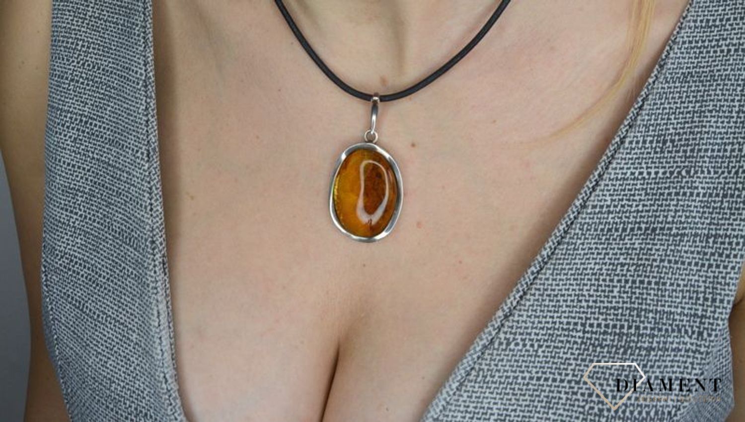Zawieszka srebrna z bursztynem DIA-ZAW-2491.jpg