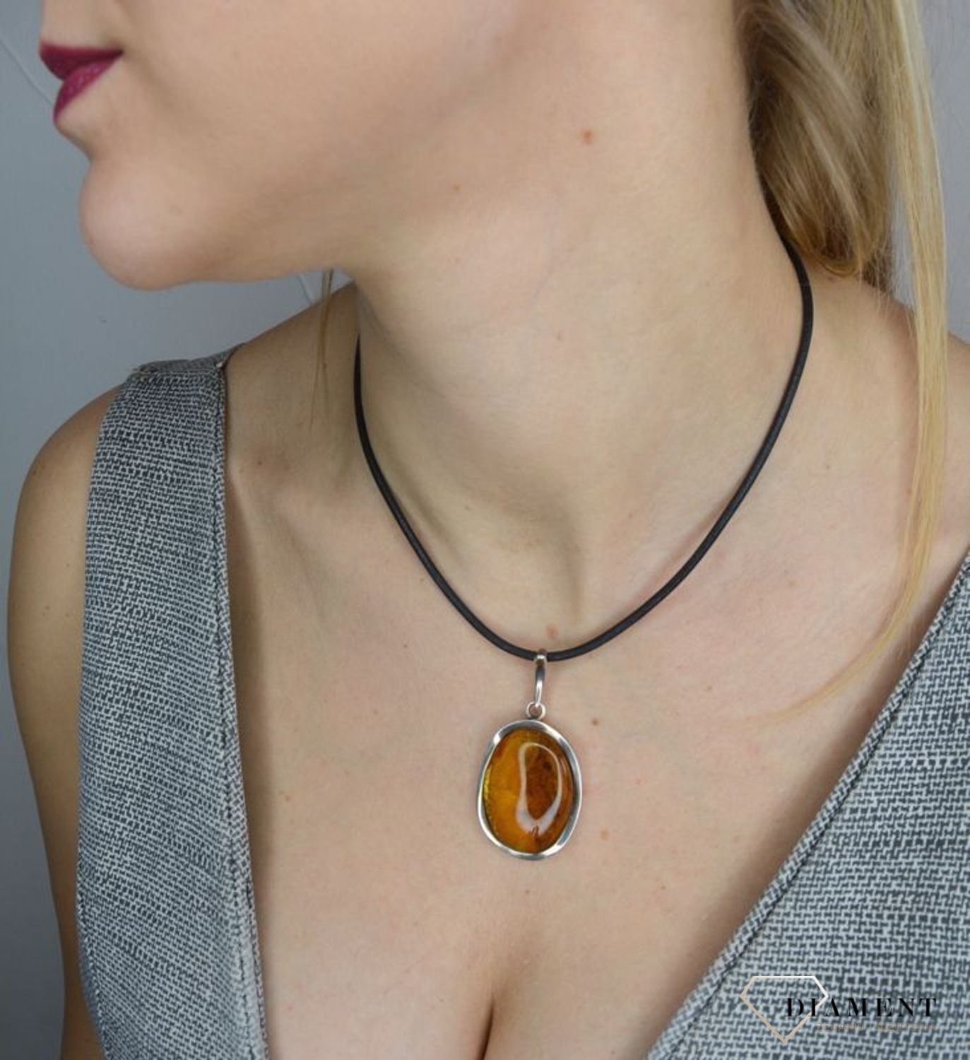 Zawieszka srebrna z bursztynem DIA-ZAW-2491.jpg