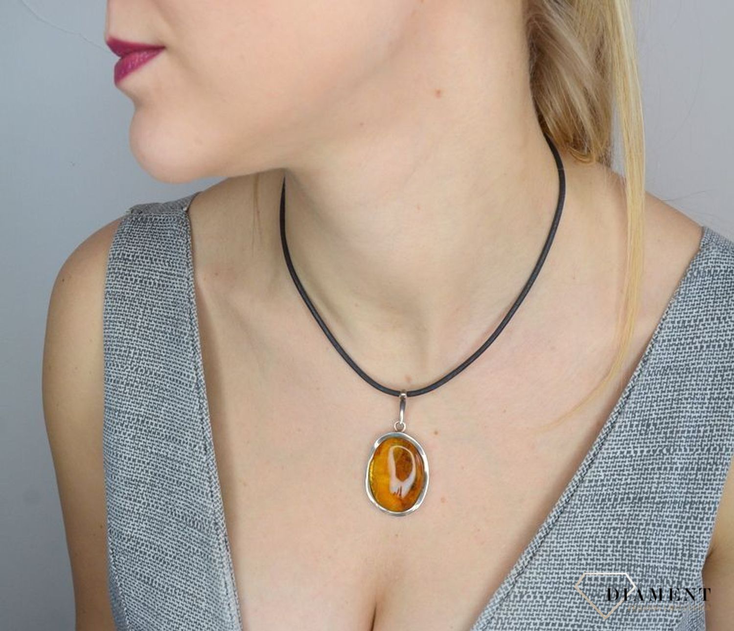 Zawieszka srebrna z bursztynem DIA-ZAW-2491.jpg