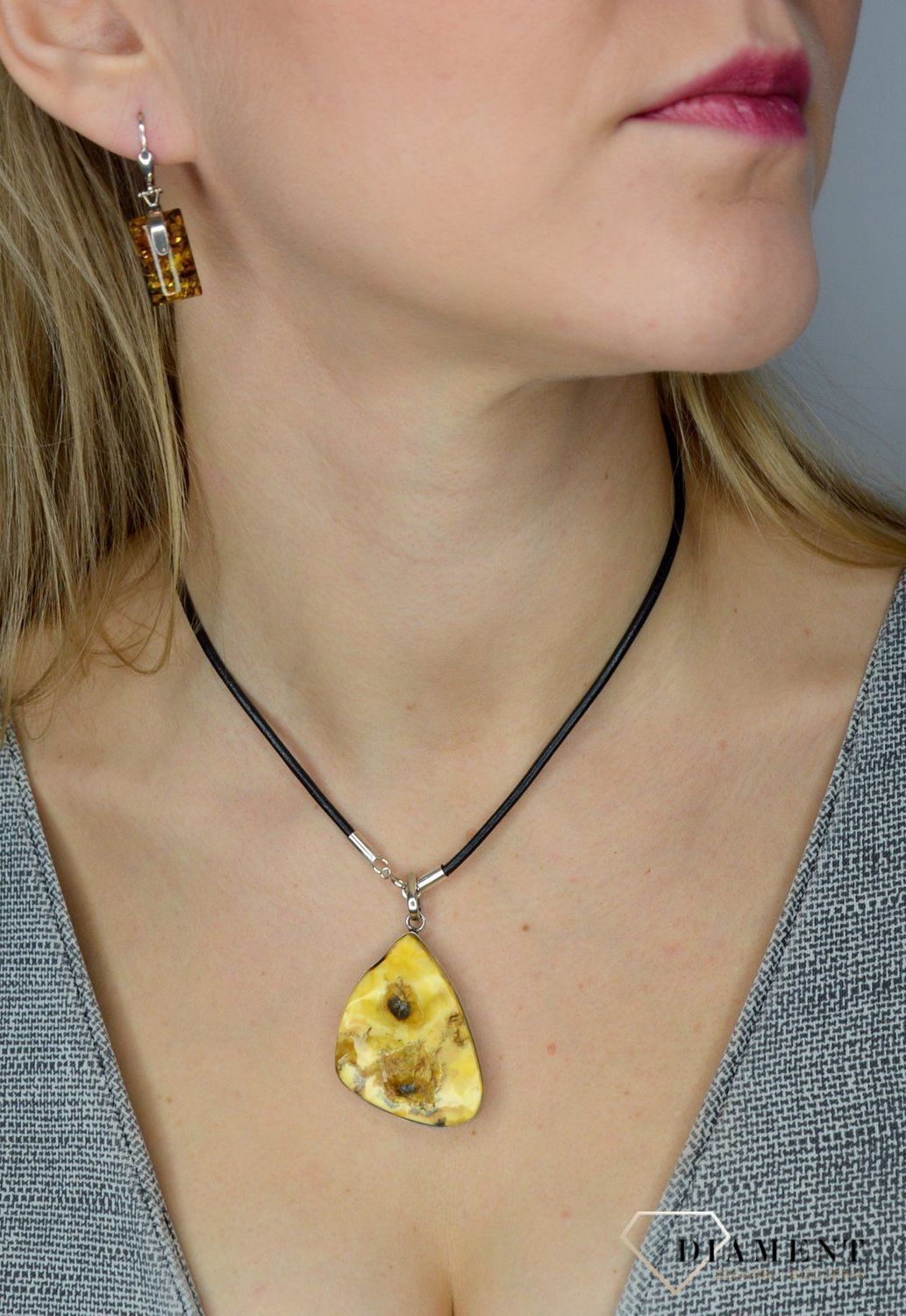 Zawieszka srebrna z mlecznym bursztynem DIA-ZAW-2493.jpg