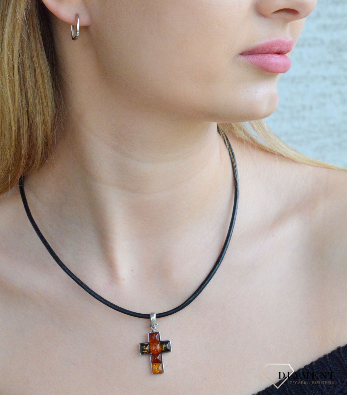 Srebrna zawieszka 925 krzyż z bursztynu wielokolorowy DIA-ZAW-2577-bursztyn.jpg