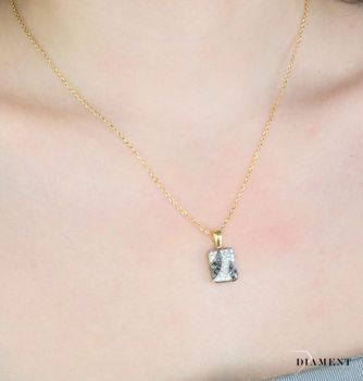 Zawieszka złota prostokątna cyrkonie pr 585, DIA-ZAW-2591-585 Wisiorek został wykonany z wysokiej jakości złota próby 585. Złoto to jeden z 12.JPG