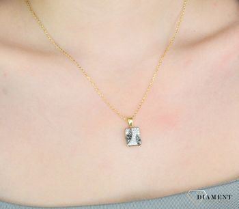 Zawieszka złota prostokątna cyrkonie pr 585, DIA-ZAW-2591-585 Wisiorek został wykonany z wysokiej jakości złota próby 585. Złoto to jeden z 13.JPG