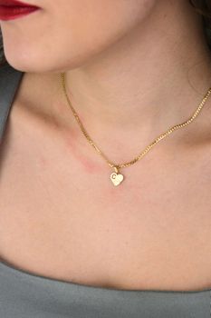 Złota zawieszka serce z literką C 585, wisiorek złoty serce z inicjałem, elegancka złota zawieszka, biżuteria damska złota 14K, prezent dla kobiety, DIA-ZAW-2607C-585, złote serce z literką C (4).jpg