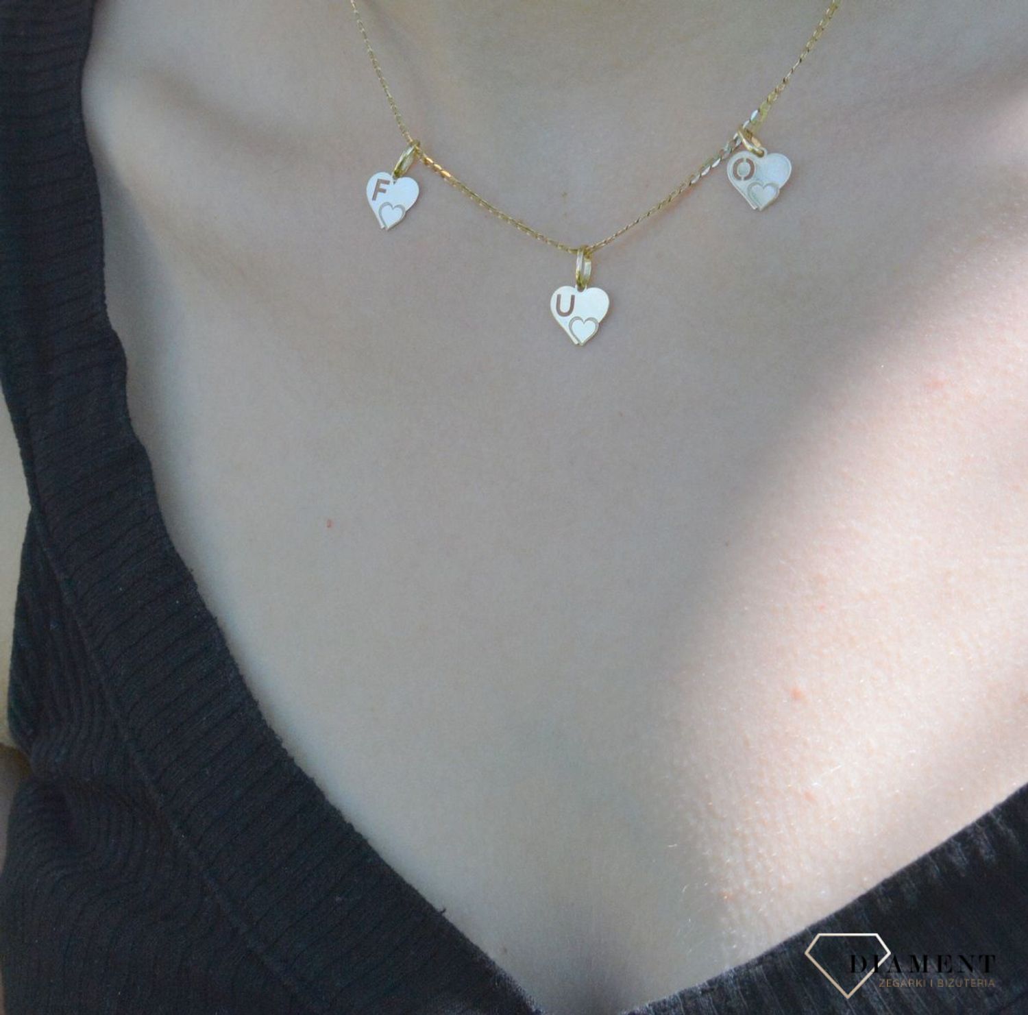 Złota zawieszka 585 literka F w serduszku DIA-ZAW-2607F-585. Wisiorek został wykonany z najwyższej jakości złota próby 585 . Złoto to jeden z najpopularniejszych kruszców, cenione przez kobiety na całym świecie i często wykorz.jpg