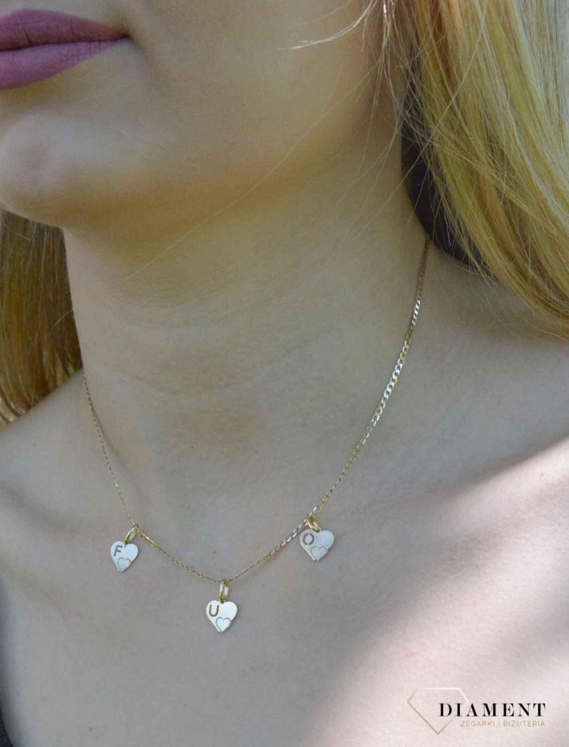 Złota zawieszka 585 literka F w serduszku DIA-ZAW-2607F-585. Wisiorek został wykonany z najwyższej jakości złota próby 585 . Złoto to jeden z najpopularniejszych kruszców, cenione przez kobiety na całym świecie i często wykorz.jpg