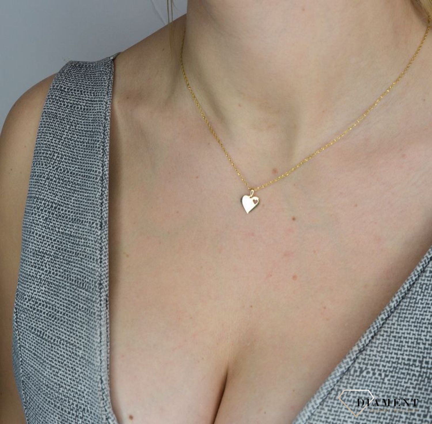 Złota zawieszka 585 blaszka w kształcie serca z wyciętym serduszkiem DIA-ZAW-2610-585.jpg