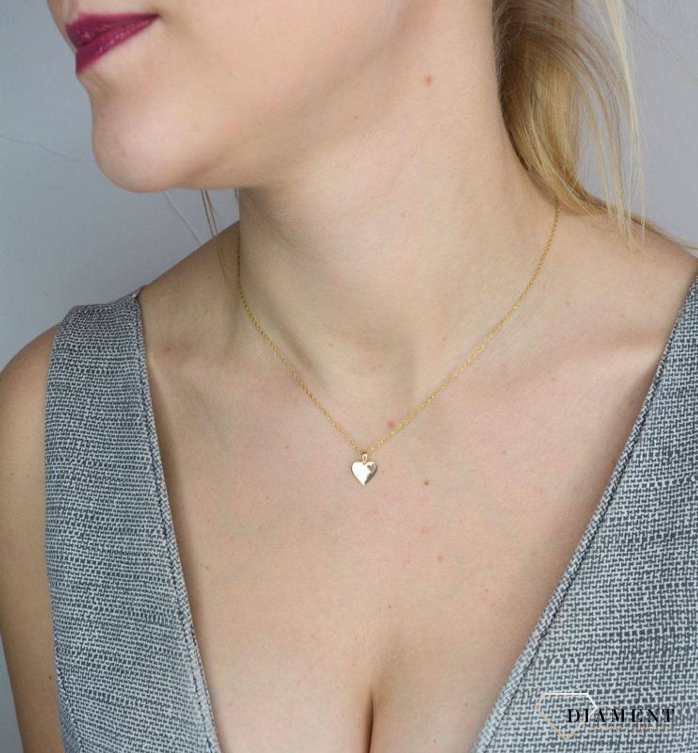 Złota zawieszka 585 blaszka w kształcie serca z wyciętym serduszkiem DIA-ZAW-2610-585.jpg