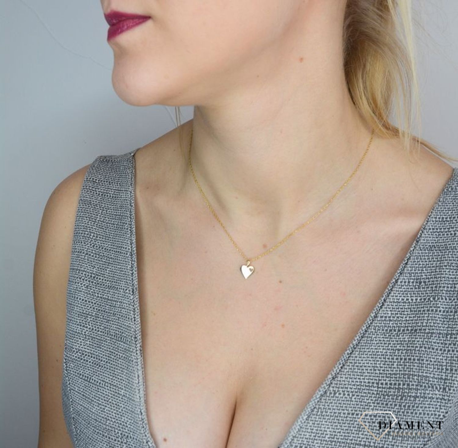 Złota zawieszka 585 blaszka w kształcie serca z wyciętym serduszkiem DIA-ZAW-2610-585.jpg