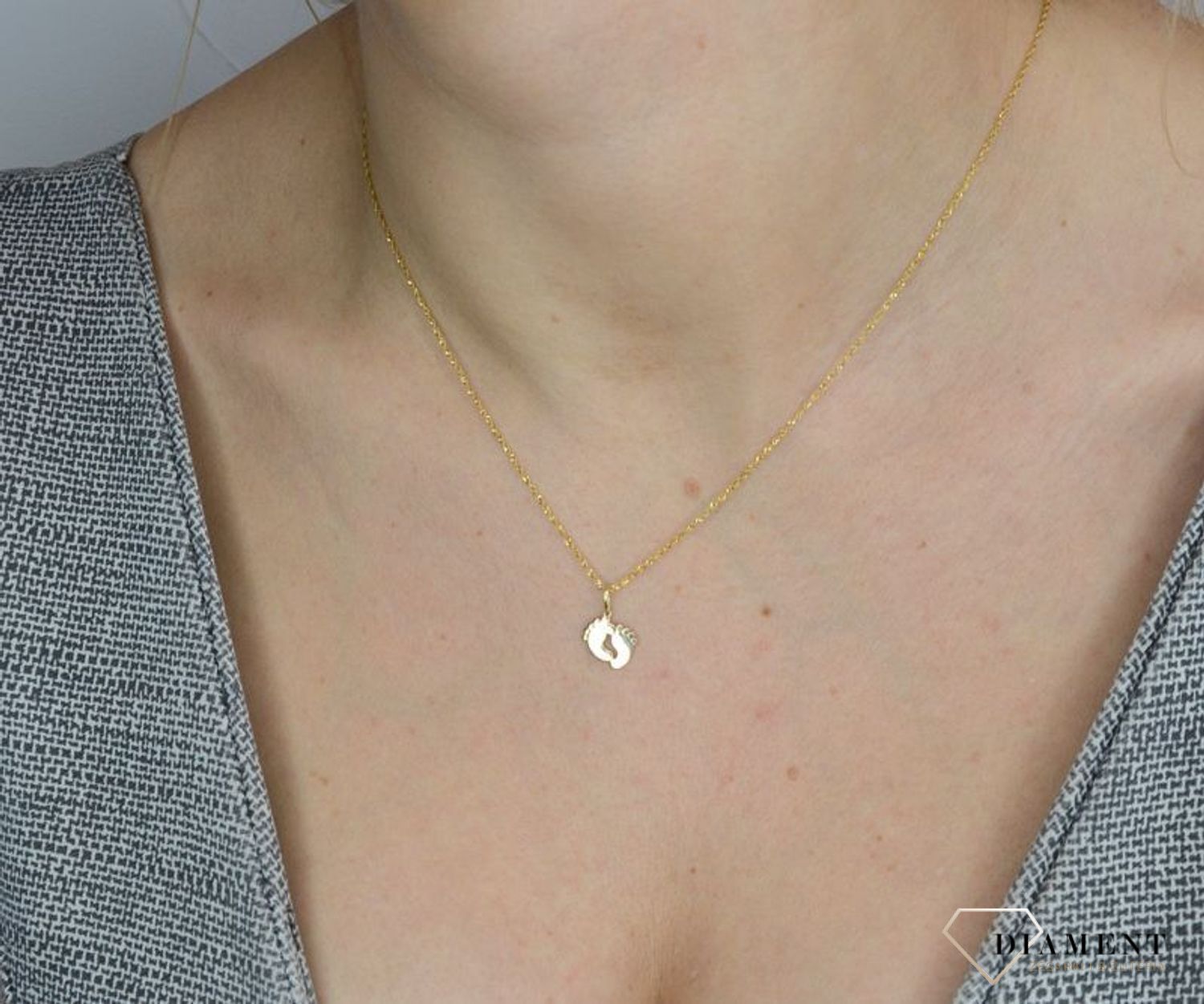 Złota zawieszka 585 gładkie stópki DIA-ZAW-2613-585.jpg