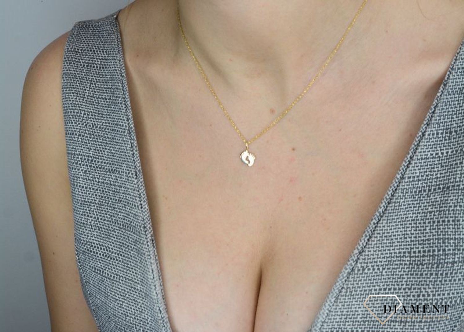 Złota zawieszka 585 gładkie stópki DIA-ZAW-2613-585.jpg