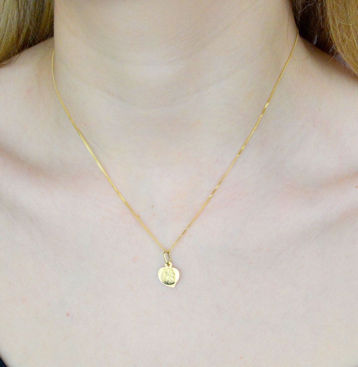 Złota zawieszka 585 medalik Matka Boska Częstochowska w serduszku DIA-ZAW-2724-585. Medalik będący wspaniałą pamiątką i prezentem z okazji chrztu, komunii czy bierzmowania. Zawieszka wykonana ze złota próby 585 Piękna biżuteri.jpg