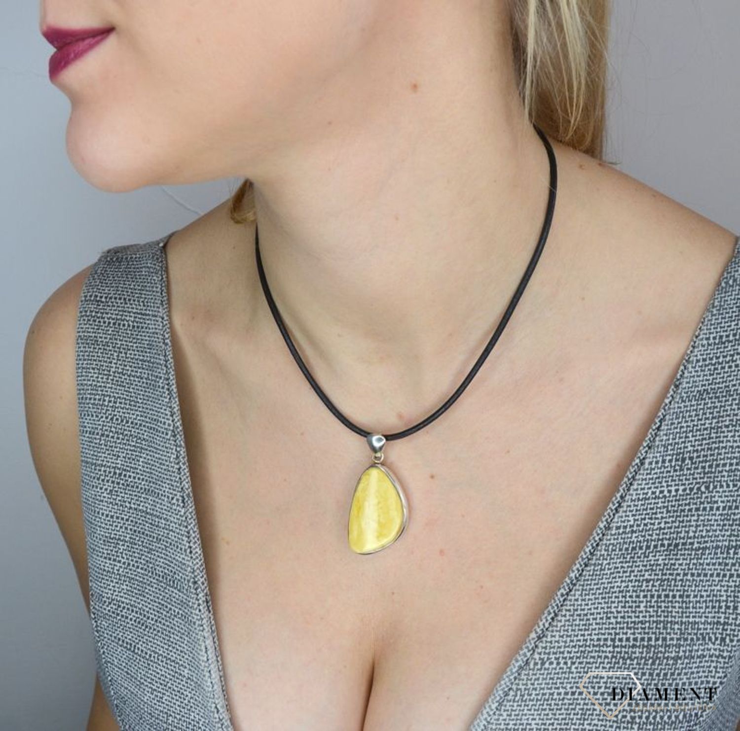 Zawieszka srebrna z mlecznym bursztynem DIA-ZAW-2781-925 (1).JPG