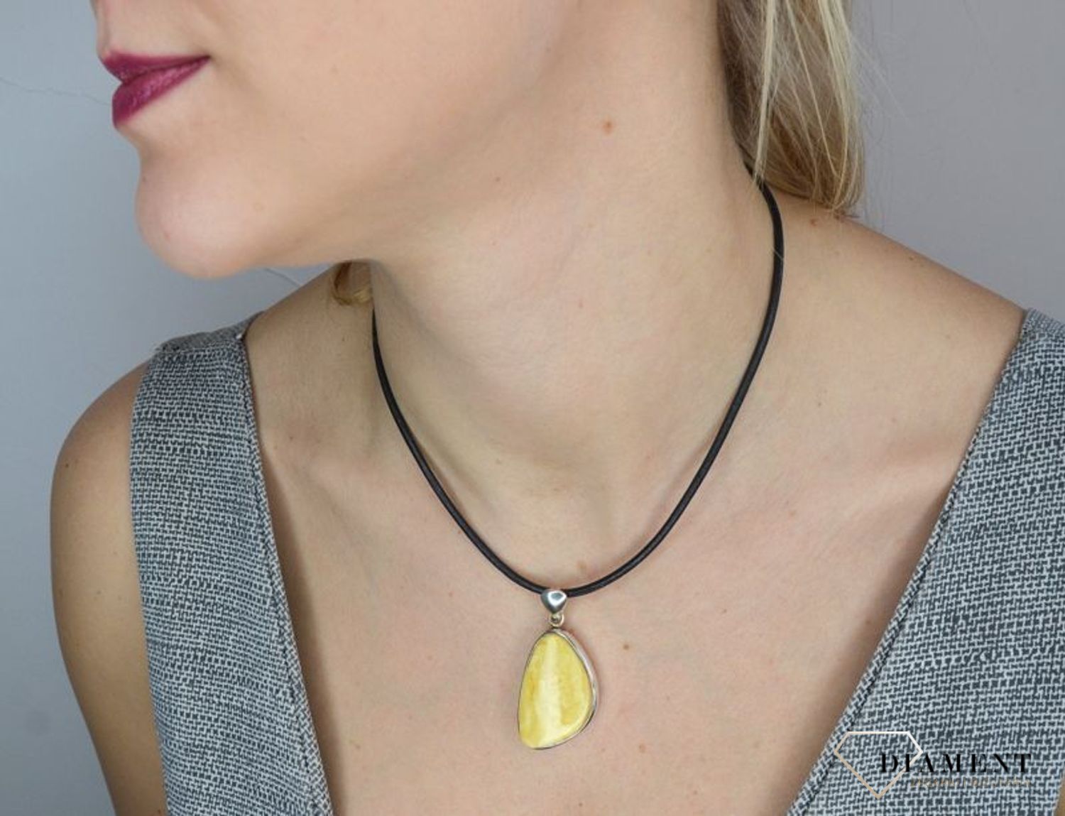 Zawieszka srebrna z mlecznym bursztynem DIA-ZAW-2781-925 (1).JPG