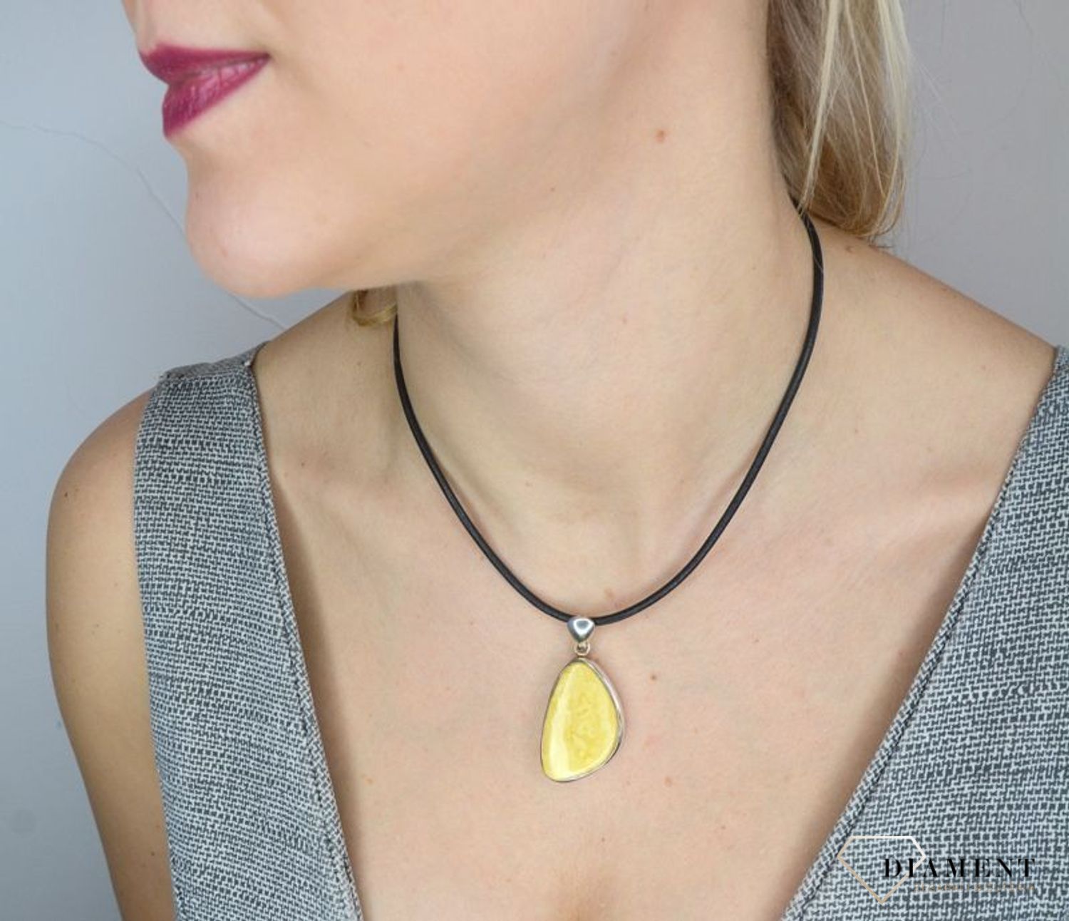 Zawieszka srebrna z mlecznym bursztynem DIA-ZAW-2781-925 (1).JPG