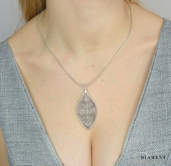 Zawieszka srebrna 'Ażurowy Liść' DIA-ZAW-2788-925. Idealna na prezent dla kobiety. Ten oryginalny wisiorek spodoba się kobiecie ceniącej nietypową, wyrazistą biżuterię inspirowaną naturą (1).JPG