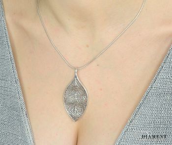 Zawieszka srebrna 'Ażurowy Liść' DIA-ZAW-2788-925. Idealna na prezent dla kobiety. Ten oryginalny wisiorek spodoba się kobiecie ceniącej nietypową, wyrazistą biżuterię inspirowaną naturą (2).JPG