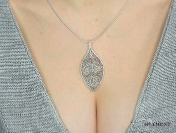 Zawieszka srebrna 'Ażurowy Liść' DIA-ZAW-2788-925. Idealna na prezent dla kobiety. Ten oryginalny wisiorek spodoba się kobiecie ceniącej nietypową, wyrazistą biżuterię inspirowaną naturą (4).JPG