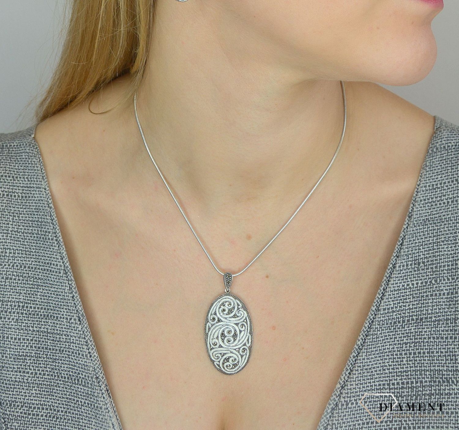 Zawieszka srebrna z markazytami i białą emalią.jpg