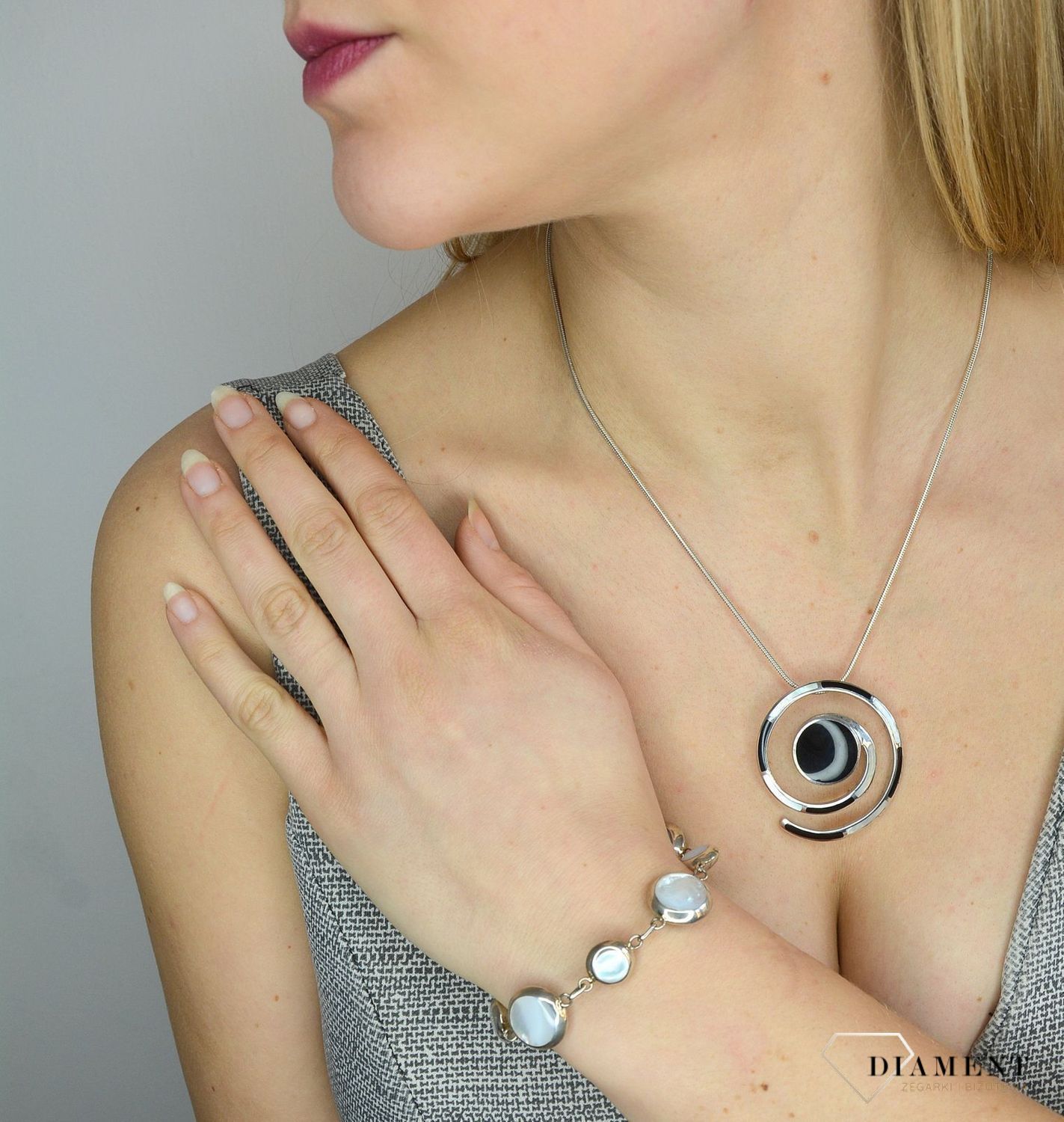 Zawieszka srebrna onyks i masa perłowa 'Artystyczny ślimak'.jpg