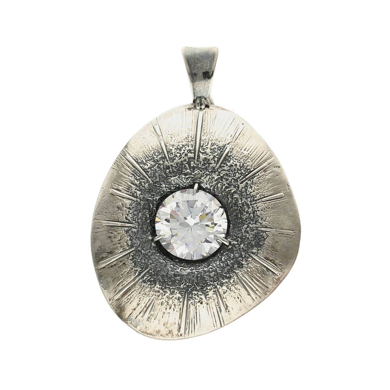 Zawieszka srebrna oksydowane z cyrkonią.jpg