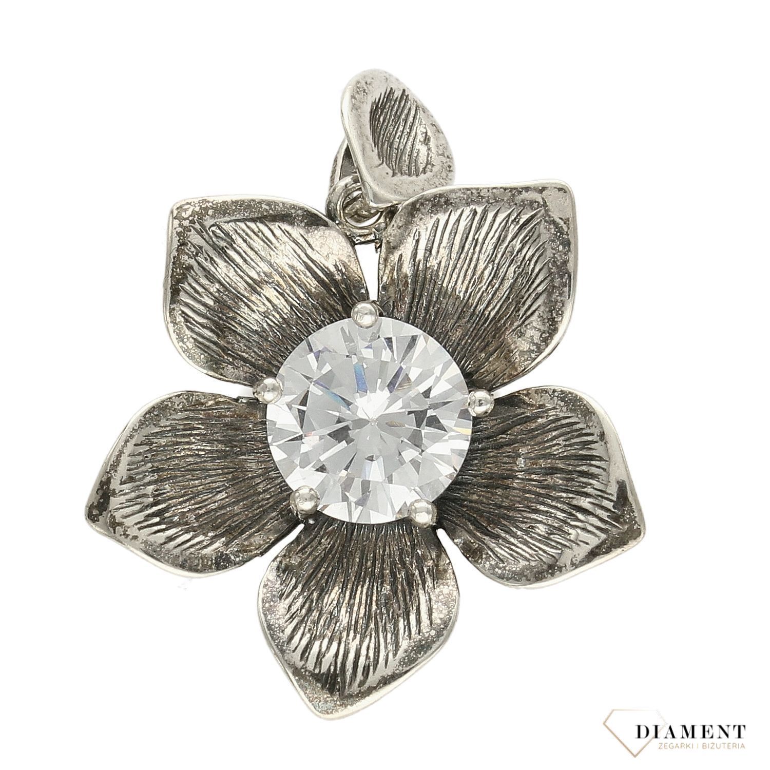 Zawieszka damska kwiat srebrny z cyrkonią DIA-ZAW-2849-925.jpg