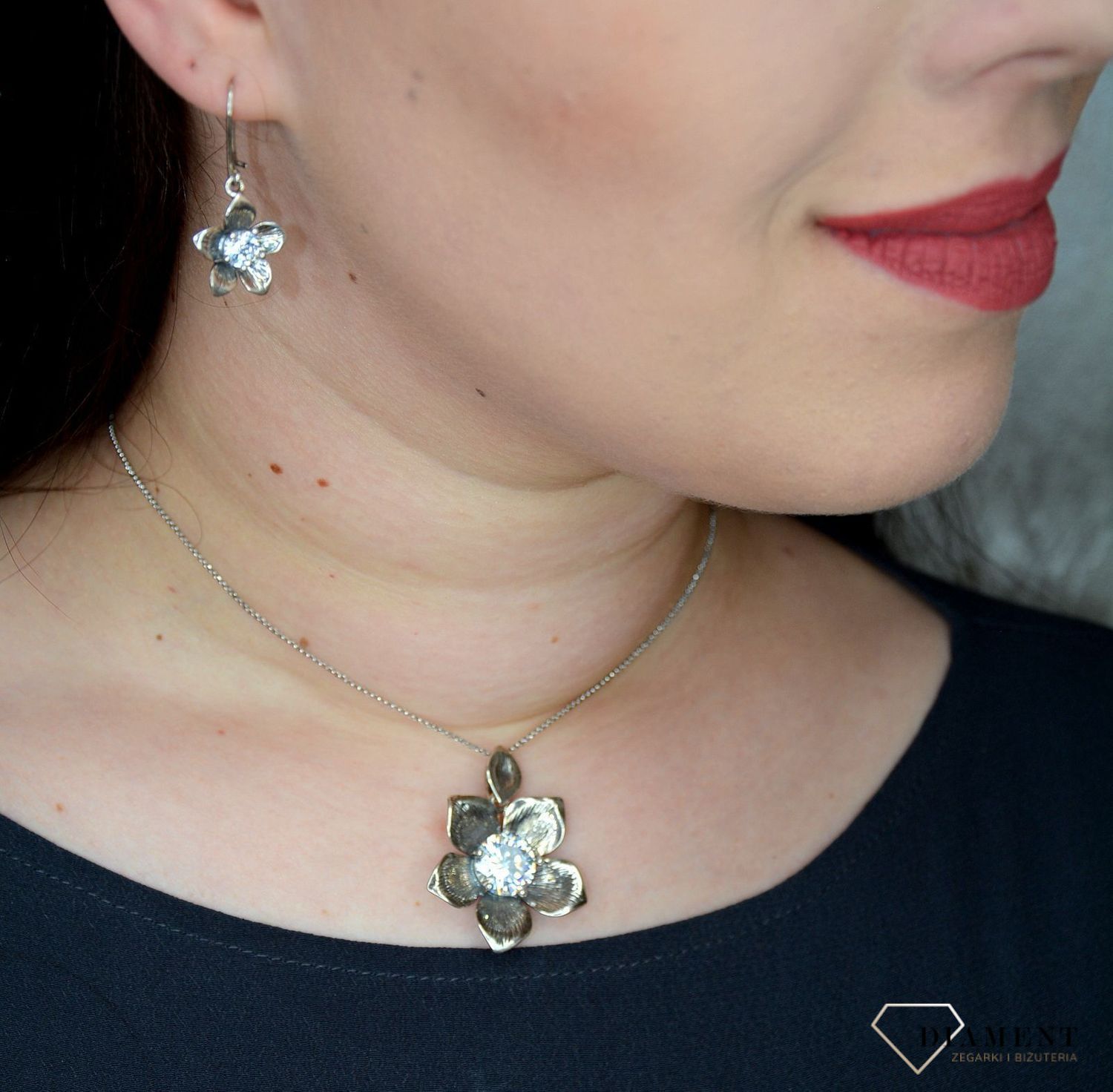 Zawieszka damska kwiat srebrny z cyrkonią DIA-ZAW-2849-925.jpg