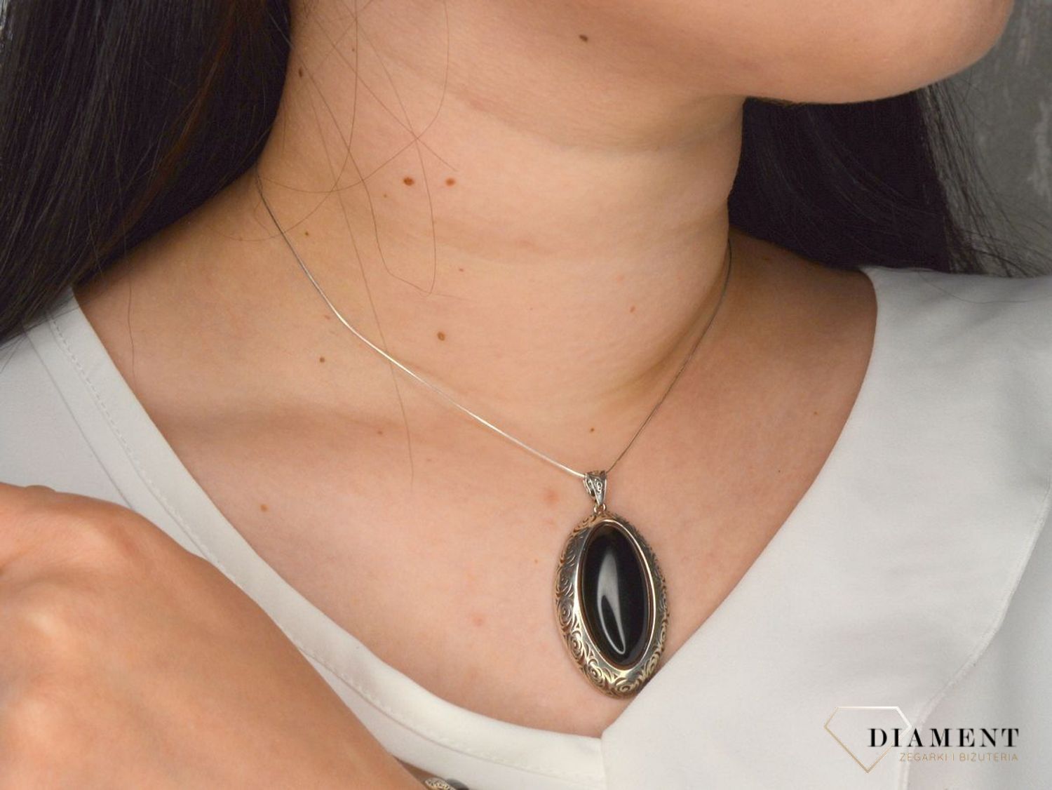 Srebrna zawieszka onyks z otoczką ze srebra z wzorem DIA-ZAW-2927-925.jpg
