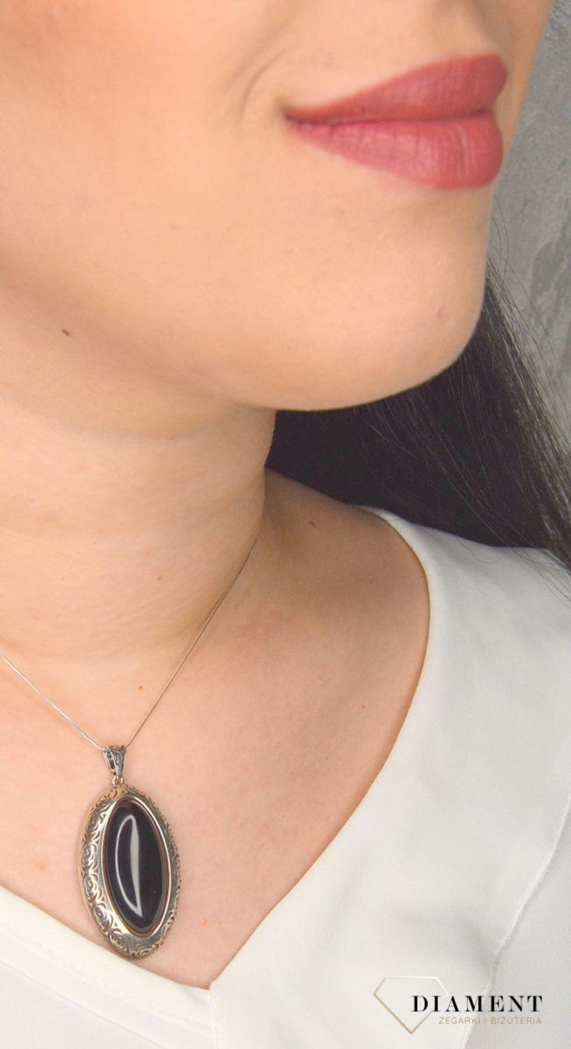 Srebrna zawieszka onyks z otoczką ze srebra z wzorem DIA-ZAW-2927-925.jpg