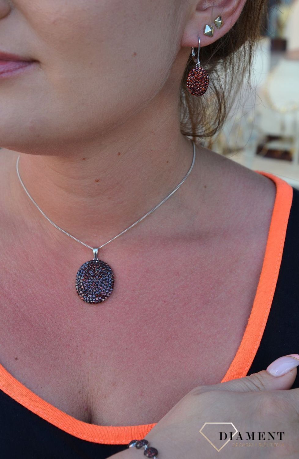 Zawieszka srebrna z czerwonymi cyrkoniami DIA-ZAW-2931-925.jpg