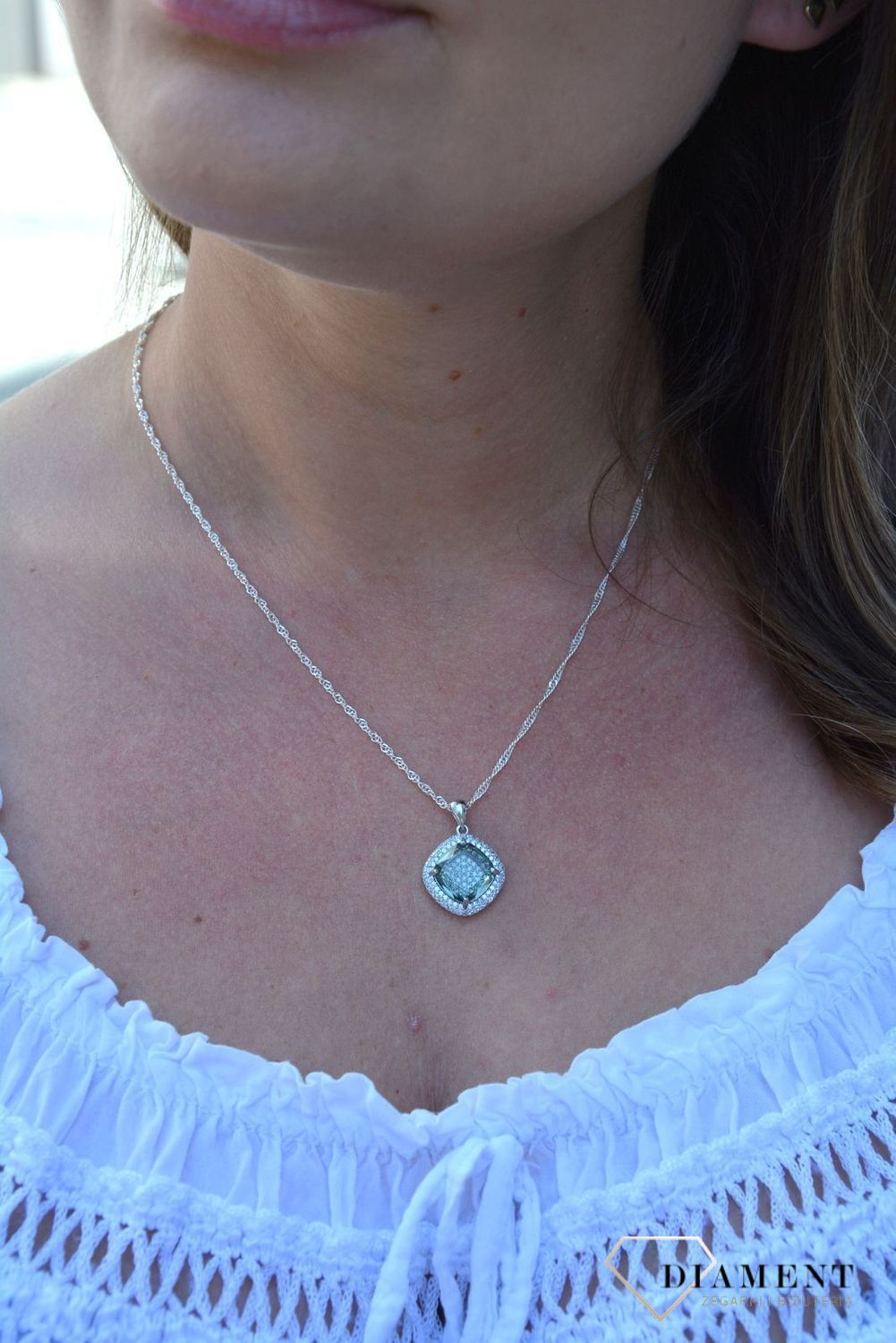 Srebrna zawieszka z cyrkoniami i zielonym kamieniem DIA-ZAW-2953-925.jpg