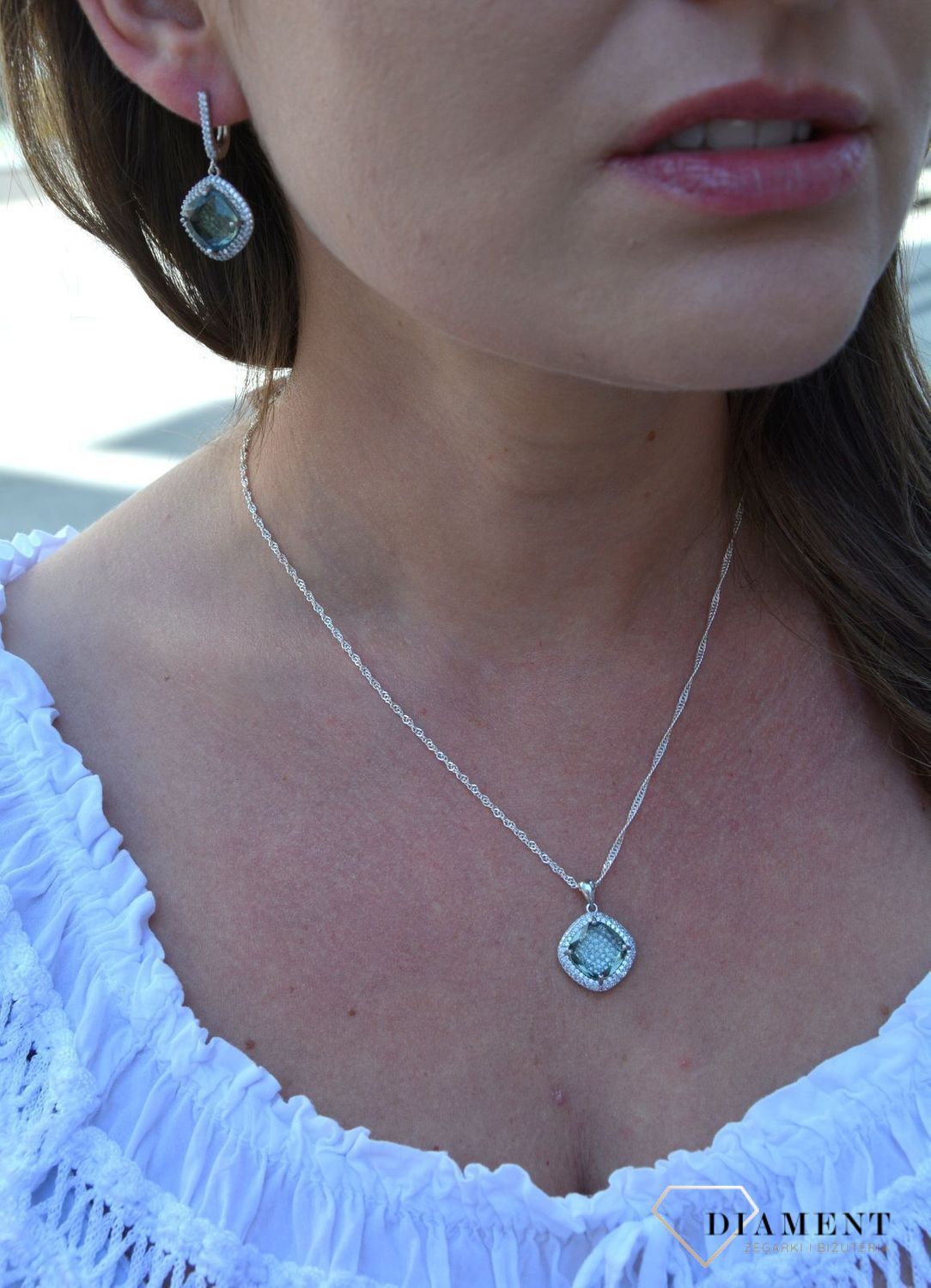 Srebrna zawieszka z cyrkoniami i zielonym kamieniem DIA-ZAW-2953-925.jpg