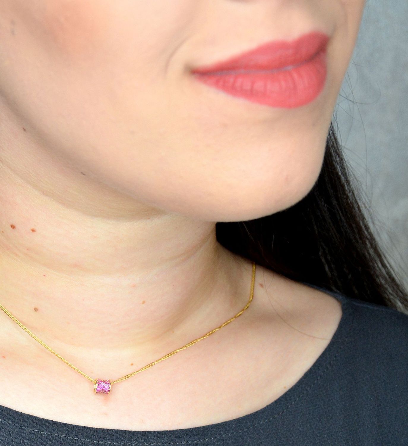 Złota zawieszka tulejka z różową cyrkonią DIA-ZAW-3017-585.jpg