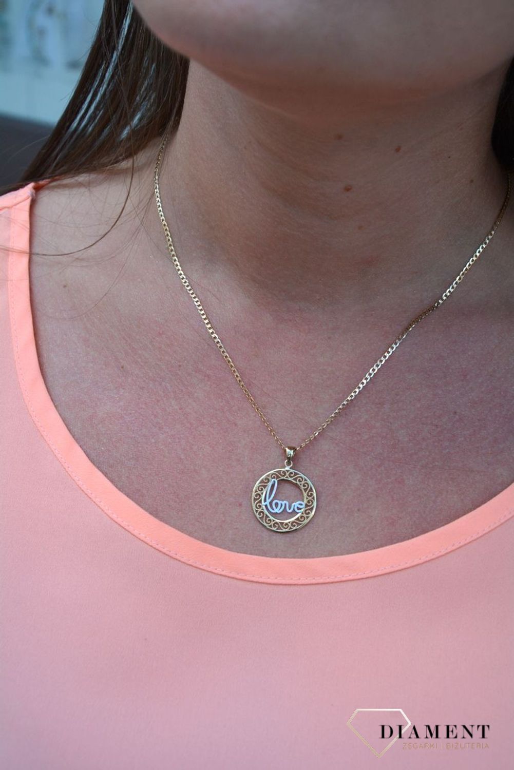 Zawieszka kółko ażur próby 333 DIA-ZAW-3034-333. Złoty wisiorek w kształcie koła wypełniony ażurowym motywem z napisem LOVE po środku..jpg