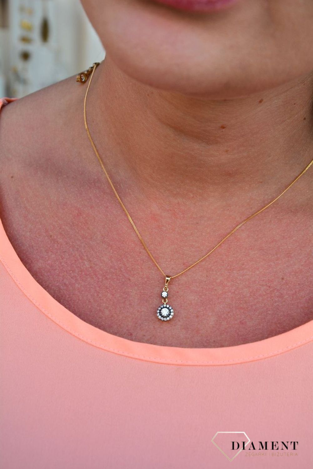 Zawieszka cyrkonie próba 333 DIA-ZAW-3038-333. Złoty wisiorek w kształcie koła wypełniony cyrkoniami. Wisiorek ten to idealny pomysł na prezent..jpg