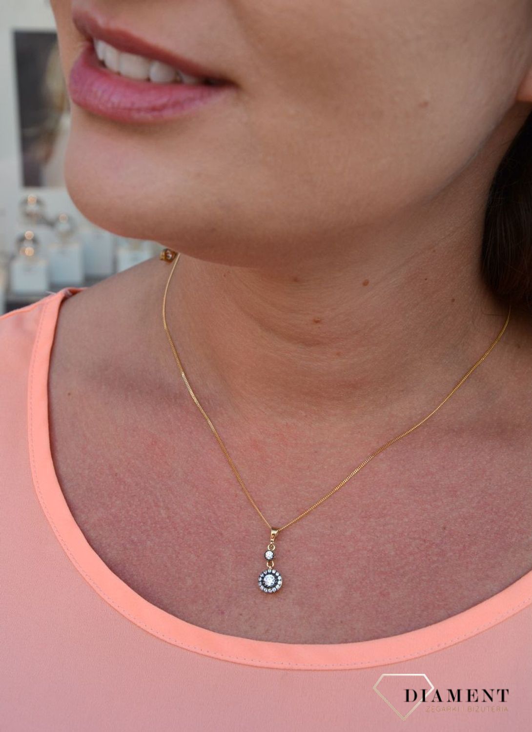 Zawieszka cyrkonie próba 333 DIA-ZAW-3038-333. Złoty wisiorek w kształcie koła wypełniony cyrkoniami. Wisiorek ten to idealny pomysł na prezent..jpg