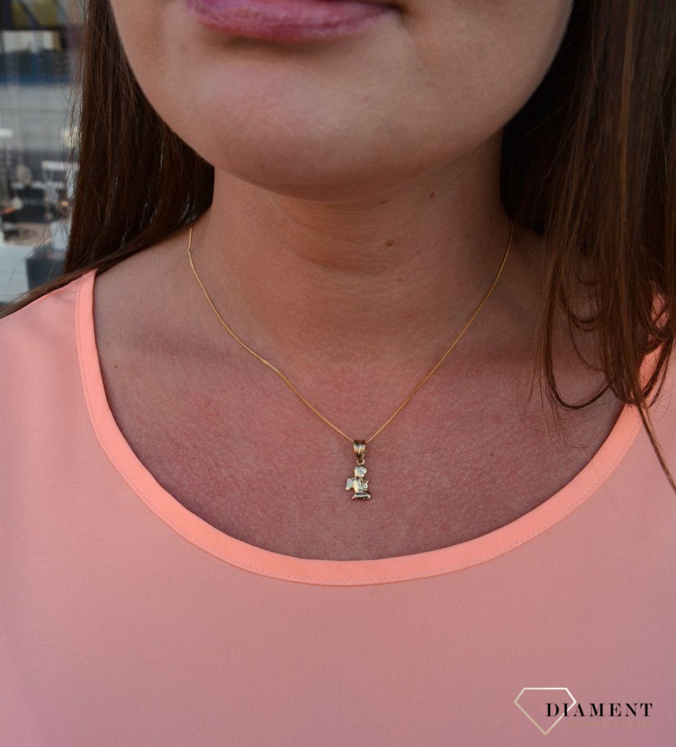 Zawieszka aniołek próby 333 DIA-ZAW-3049-333. Złoty wisiorek w kształcie aniołka modlącego się. Wisiorek ten to idealny pomysł na prezent, którym wyjawimy swoje uczucia..jpg