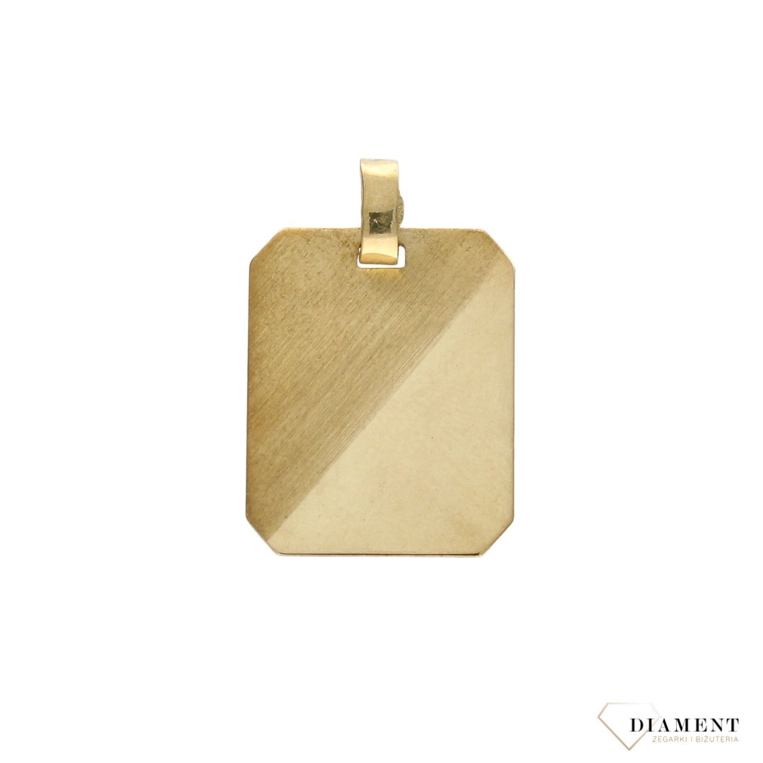 Zawieszka blaszka próby 333 DIA-ZAW-3051-333. Złoty wisiorek w kształcie prostokąta z częścią matową daje uroku całej zawieszce. Wisiorek ten to idealny pomysł na prezent, którym wyjawimy swoje uczucia..jpg