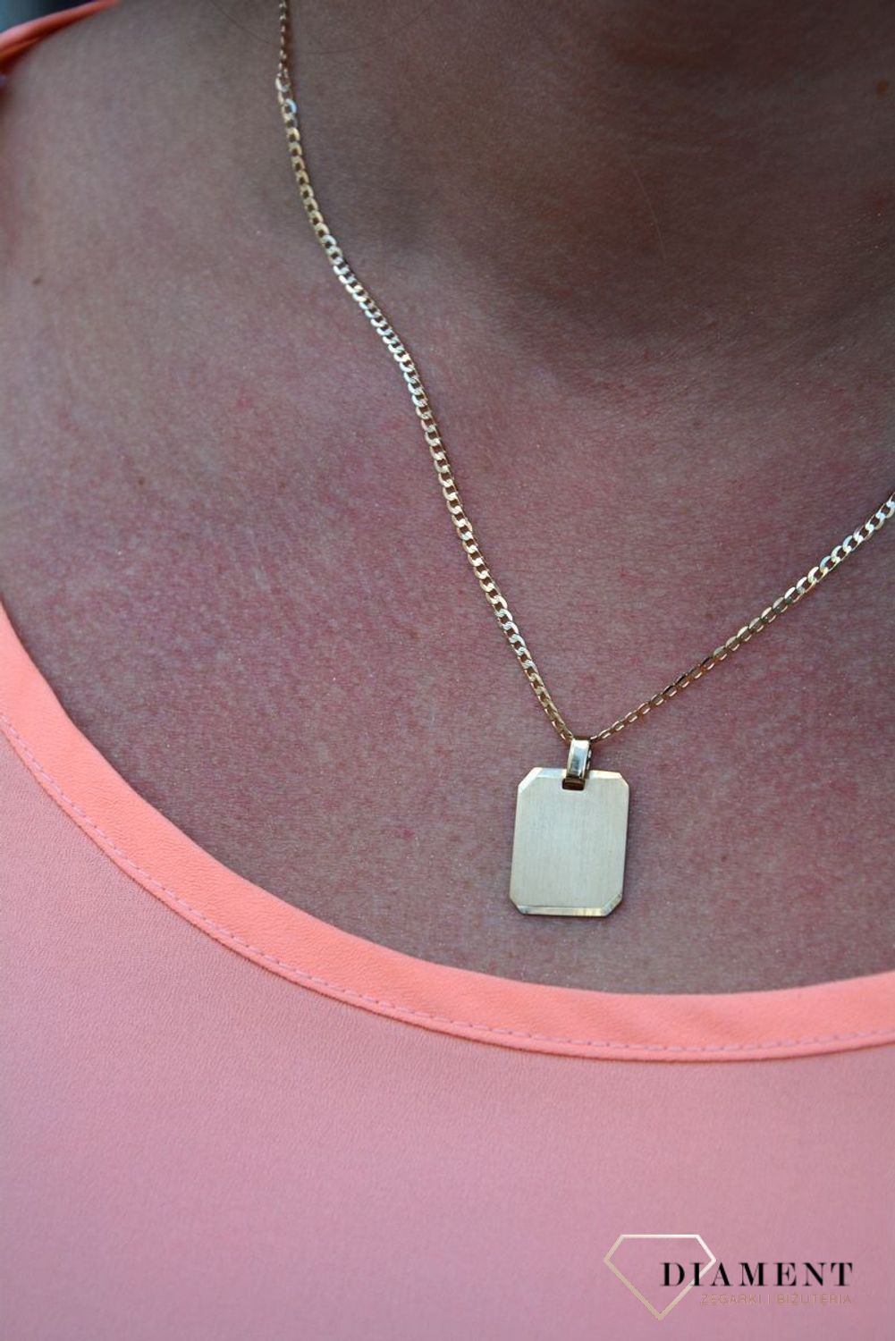 Zawieszka blaszka próby 333 DIA-ZAW-3052-333. Złoty wisiorek w kształcie prostokątnej blaszki. Wisiorek ten to idealny pomysł na prezent, którym wyjawimy swoje uczucia..jpg