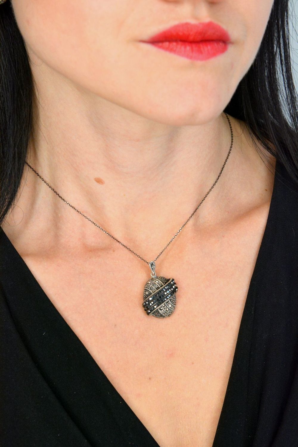 Srebrna zawieszka okrągła markazyty DIA-ZAW-3093-925.jpg