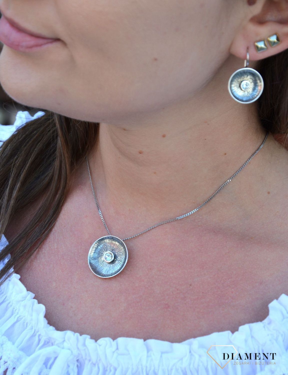 Srebrna zawieszka okrągła z cyrkonią DIA-ZAW-3095-925.jpg