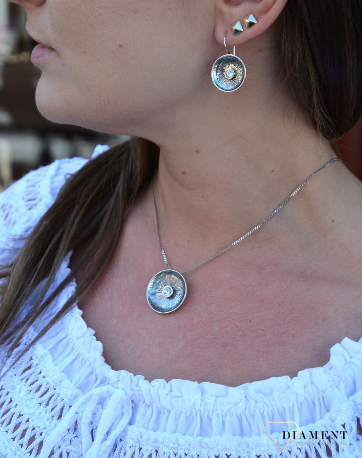 Srebrna zawieszka okrągła z cyrkonią DIA-ZAW-3095-925.jpg