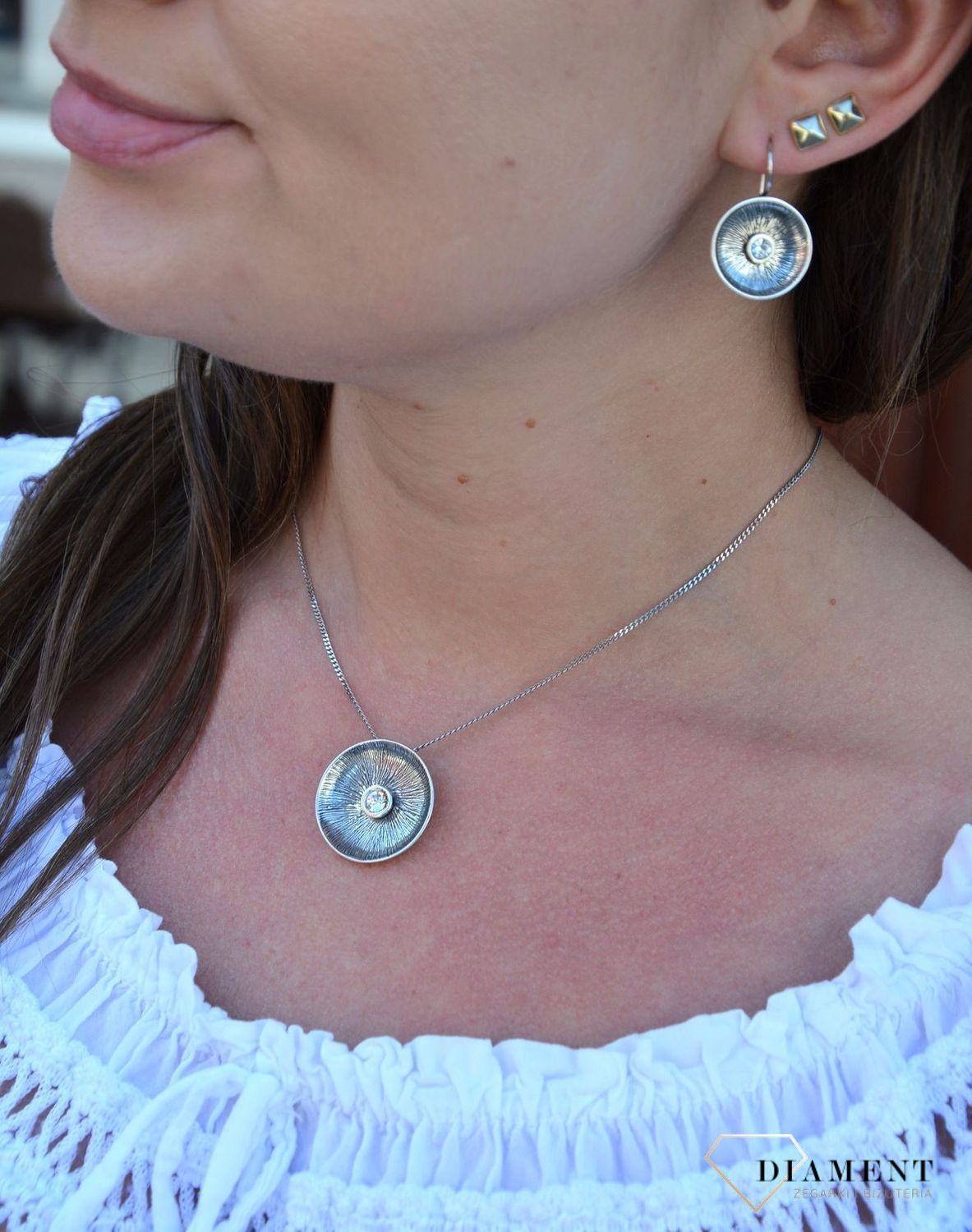 Srebrna zawieszka okrągła z cyrkonią DIA-ZAW-3095-925.jpg