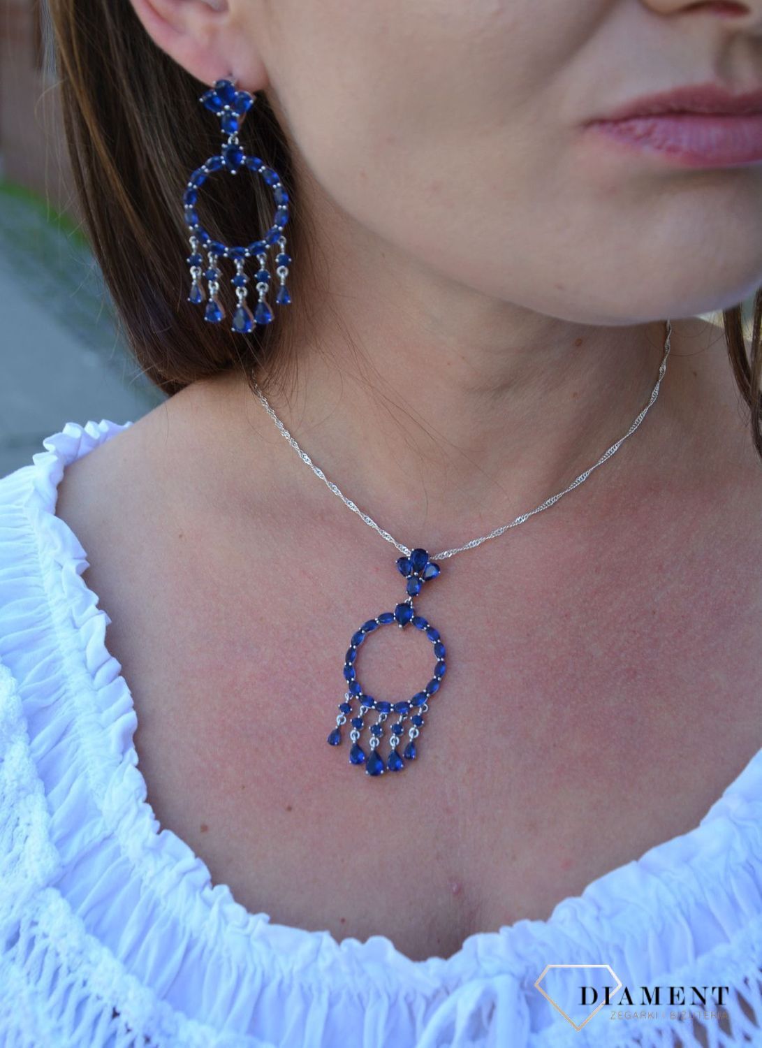 Srebrna zawieszka z wiszącymi elementami niebieskie cyrkonie DIA-ZAW-3097-925.jpg