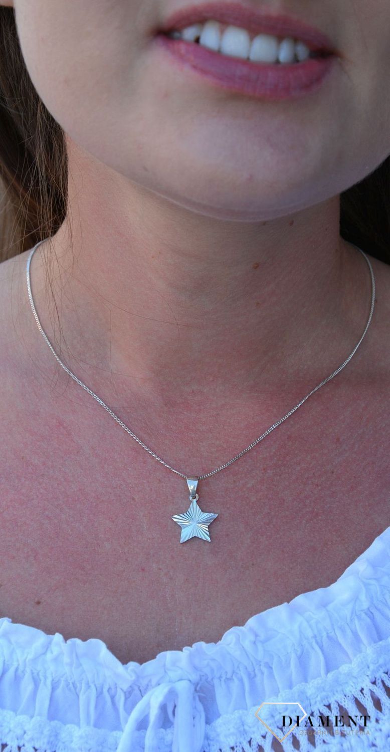 Srebrna zawieszka gwiazdka DIA-ZAW-3110-925.jpg