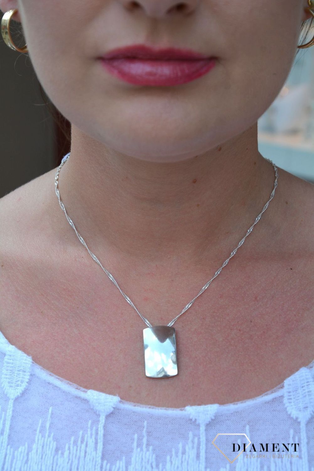 Zawieszka srebrna prostokątna blaszka DIA-ZAW-3184-925. Zawieszka srebrna damska. Zawieszka prosta blaszka. Zawieszka srebrna blaszka. Blaszka gładka. Wisiorek gładka blaszka. Zawieszka idealna na prezent..jpg