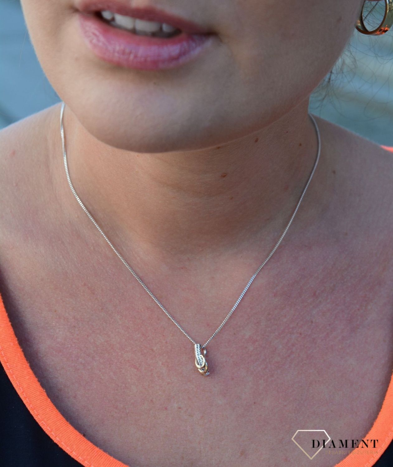 Srebrna zawieszka z cyrkonią i pozłacanymi kółkami DIA-ZAW-3191-925.jpg