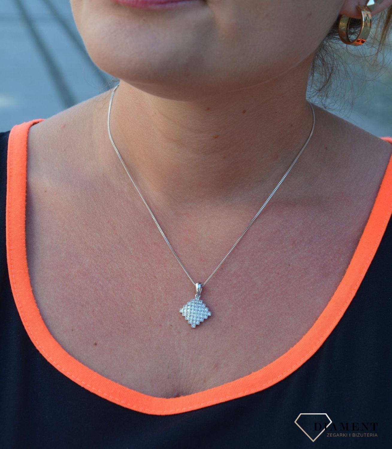 Srebrna zawieszka w kształcie kwadratu z cyrkonią DIA-ZAW-3194-925.jpg